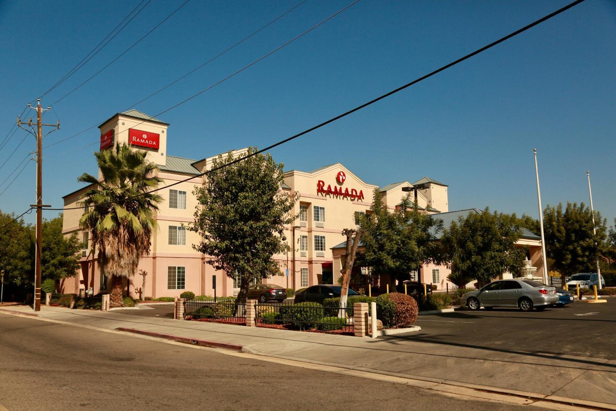 Ramada By Wyndham Fresno Northwest Hotel Exterior photo